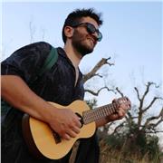 Laureando in chitarra jazz con alle spalle studi di musica classica ed esperienza in concerti e produzione musicale offre lezioni di chitarra per bambini e adulti a qualsiasi livello